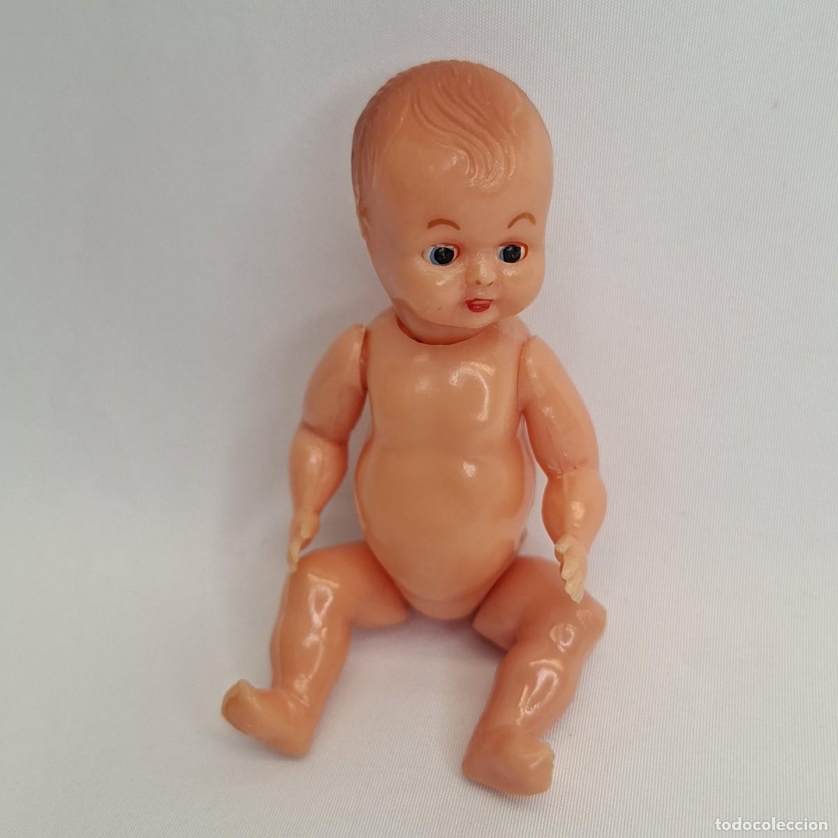 Mu&ntilde;ecas celuloide: MU&Ntilde;ECO BEBE DE CELULOIDE , OJOS DURMIENTES MIDE 9 cm.