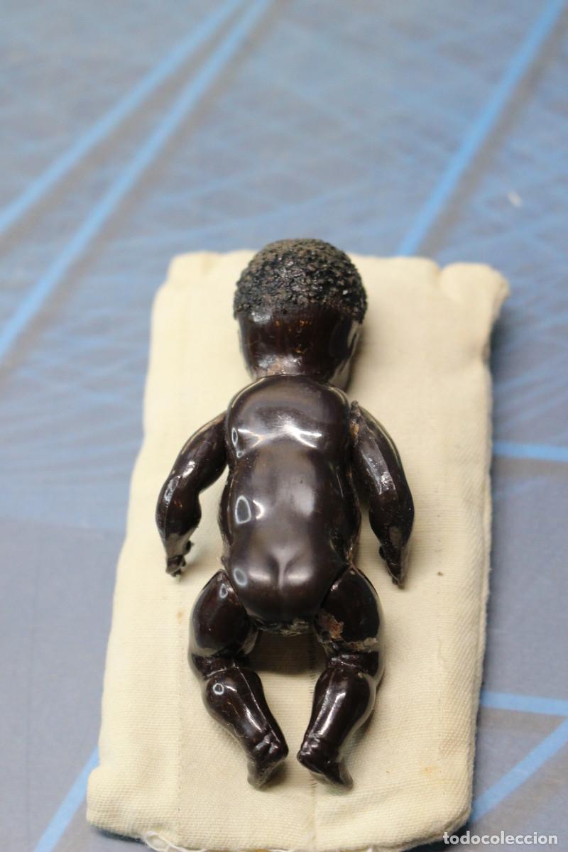 Mu&ntilde;ecas celuloide: Peque&ntilde;a mu&ntilde;eca articulada, ojos durmientes, negrita. &iquest;Celuloide? Circa 1950. - Foto 5