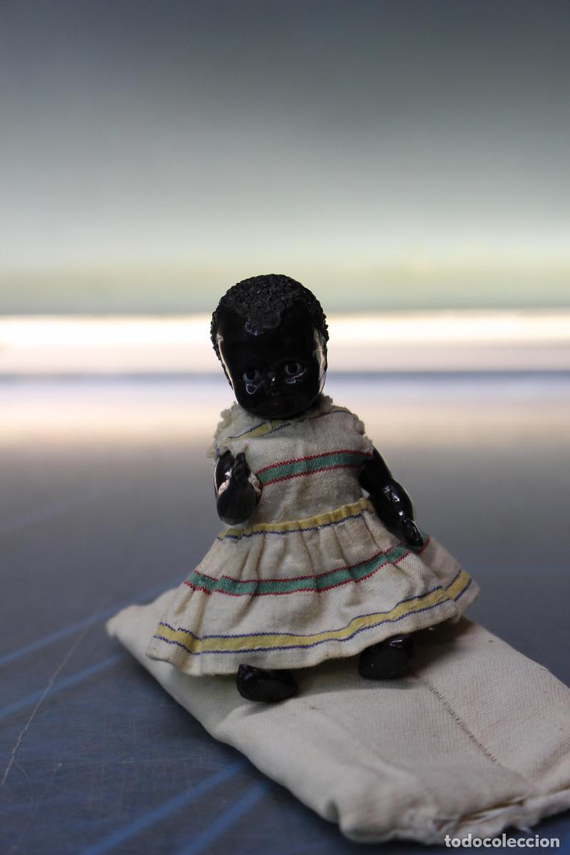 Mu&ntilde;ecas celuloide: Peque&ntilde;a mu&ntilde;eca articulada, ojos durmientes, negrita. &iquest;Celuloide? Circa 1950. - Foto 11