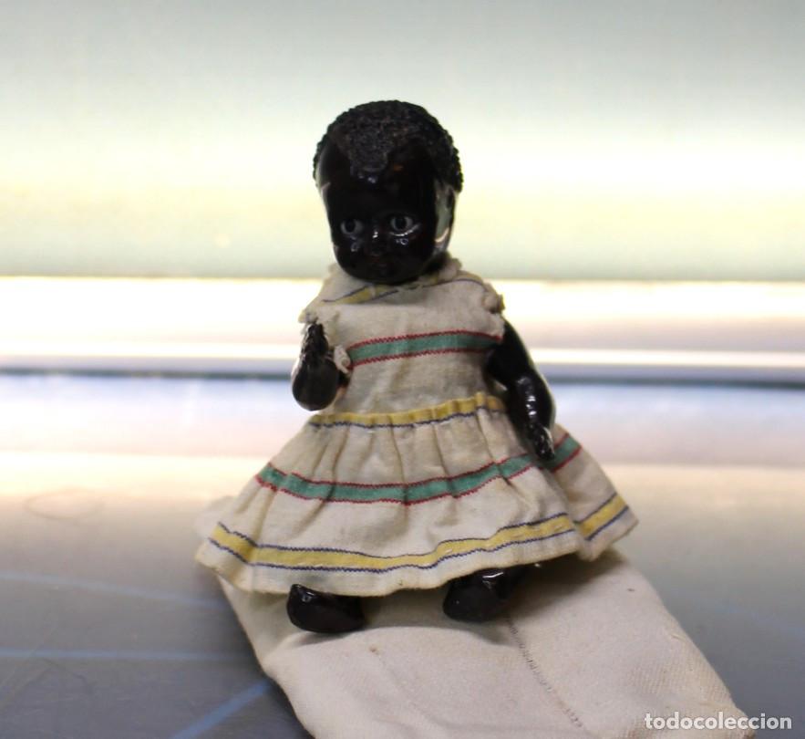 Mu&ntilde;ecas celuloide: Peque&ntilde;a mu&ntilde;eca articulada, ojos durmientes, negrita. &iquest;Celuloide? Circa 1950. - Foto 12