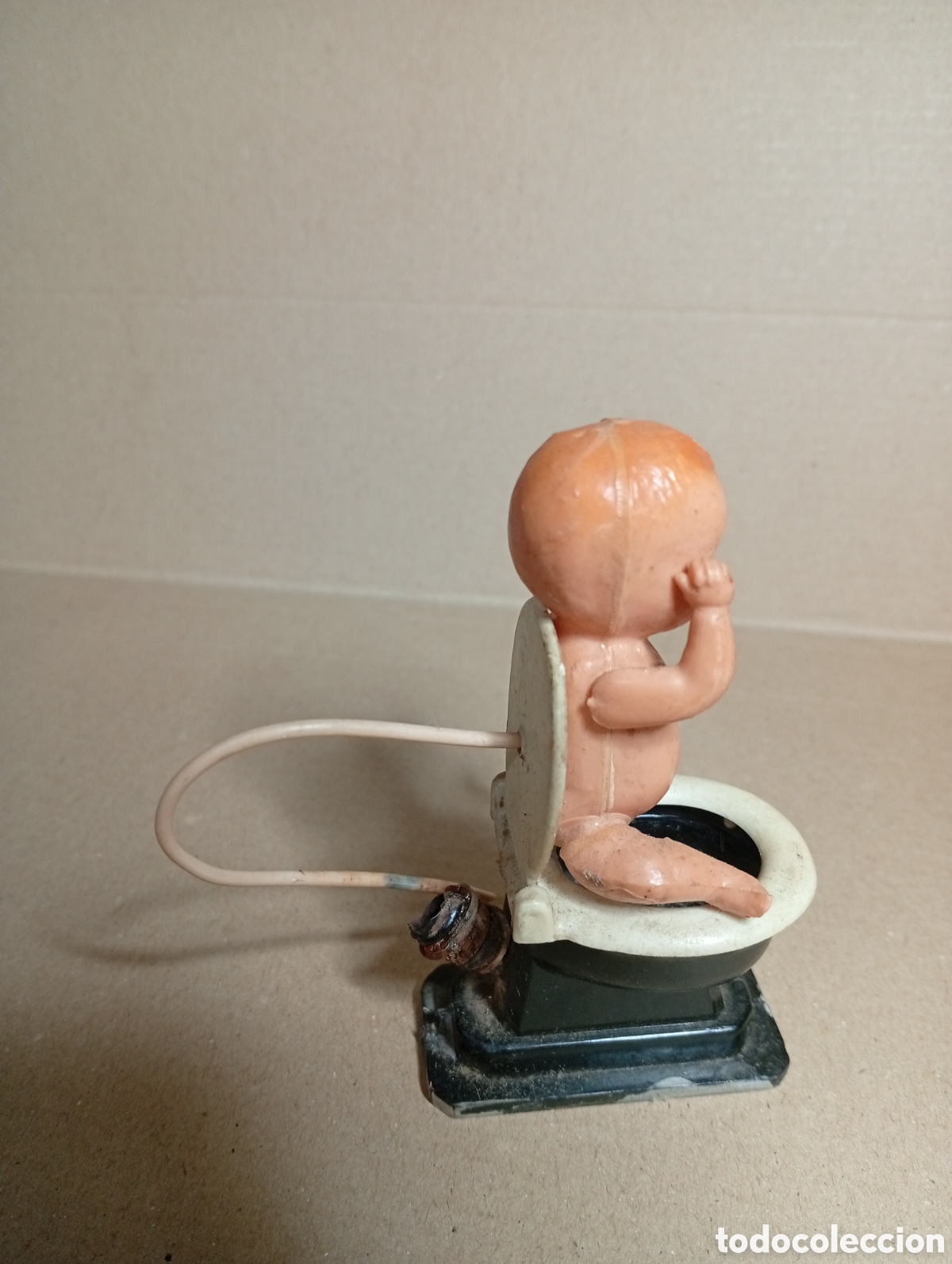 Mu&ntilde;ecas celuloide: Mu&ntilde;eco de baquelita en wc - Foto 2