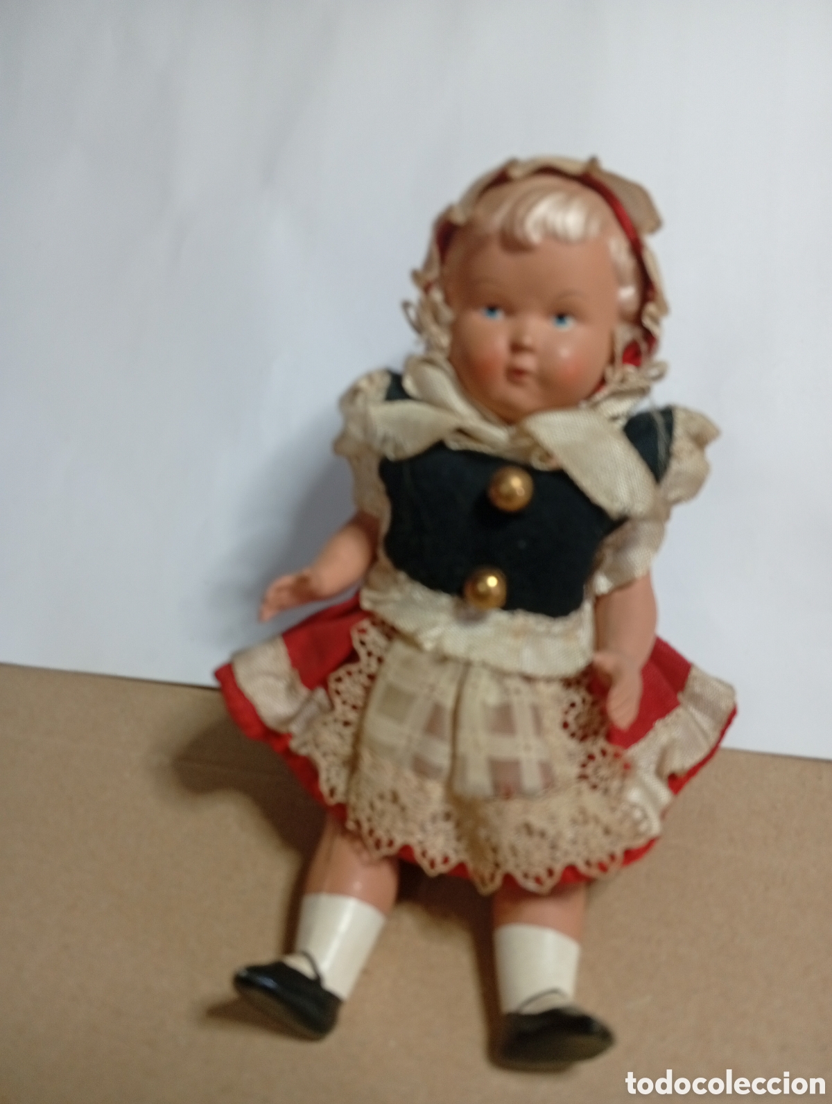 Mu&ntilde;ecas celuloide: Mu&ntilde;eca antigua con vestido original