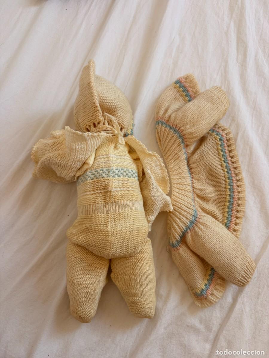 Mu&ntilde;ecas celuloide: Mu&ntilde;eco beb&eacute; antiguo con ojos durmientes, ropa de punto - Foto 5