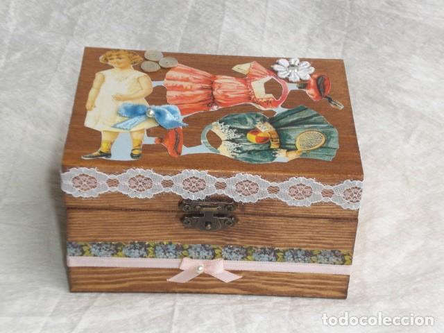 Mu&ntilde;ecas composici&oacute;n: PRECIOSO COFRE DECORADO CON BEBE TINY Y SU AJUAR - Foto 4