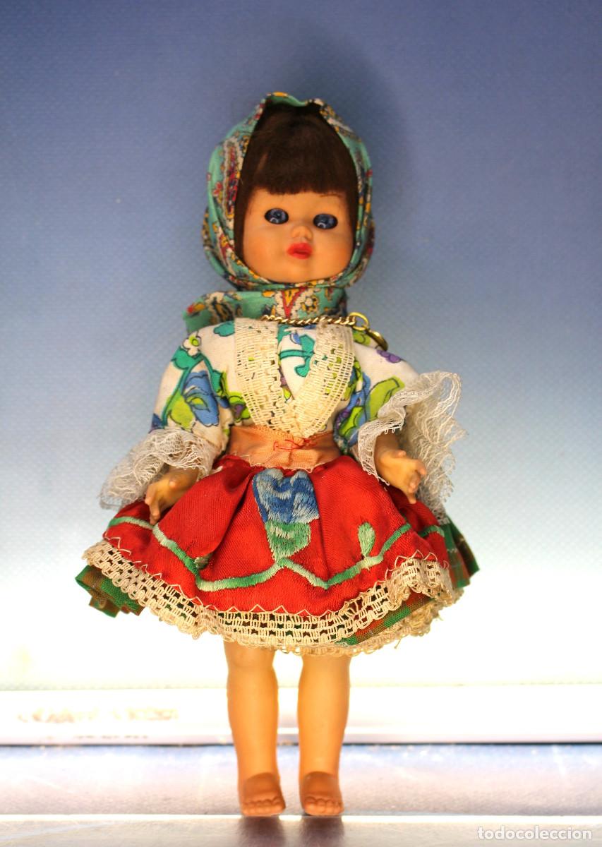 Mu&ntilde;ecas composici&oacute;n: Mu&ntilde;eca traje regional de Portugal, Nazar&eacute; &iquest;celuloide, composici&oacute;n? - Foto 1