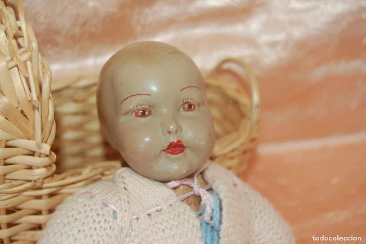 Mu&ntilde;ecas composici&oacute;n: beb&eacute; antiguo en cunita - Foto 2