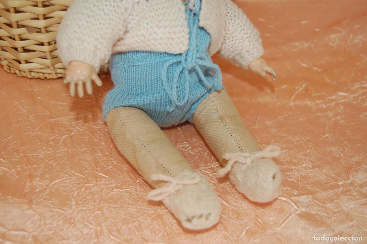Mu&ntilde;ecas composici&oacute;n: beb&eacute; antiguo en cunita - Foto 3