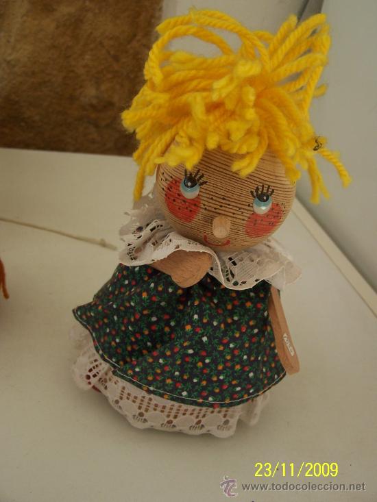 Mu&ntilde;ecas espa&ntilde;olas modernas: MU&Ntilde;ECA - HUCHA DE MADERA-- MIDE 22 CM. - Foto 1