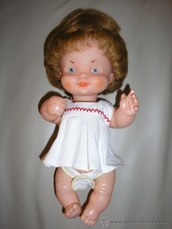 Moderne spanische Puppen: MU&Ntilde;ECA ANTIGUA - CUERPO DURO Y CABEZA DE GOMA -OJOS DE CRISTAL FIJOS.