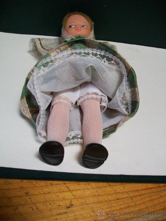 Mu&ntilde;ecas espa&ntilde;olas modernas: Mu&ntilde;eca regional,  marca, SILQUI. 1960 . - Foto 3