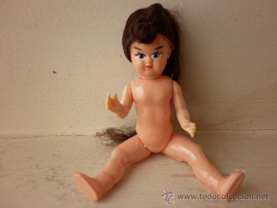 Mu&ntilde;ecas espa&ntilde;olas modernas: PEQUE&Ntilde;A MU&Ntilde;ECA SIN ESTRENAR DE CELULOIDE A&Ntilde;OS 60 - Foto 1