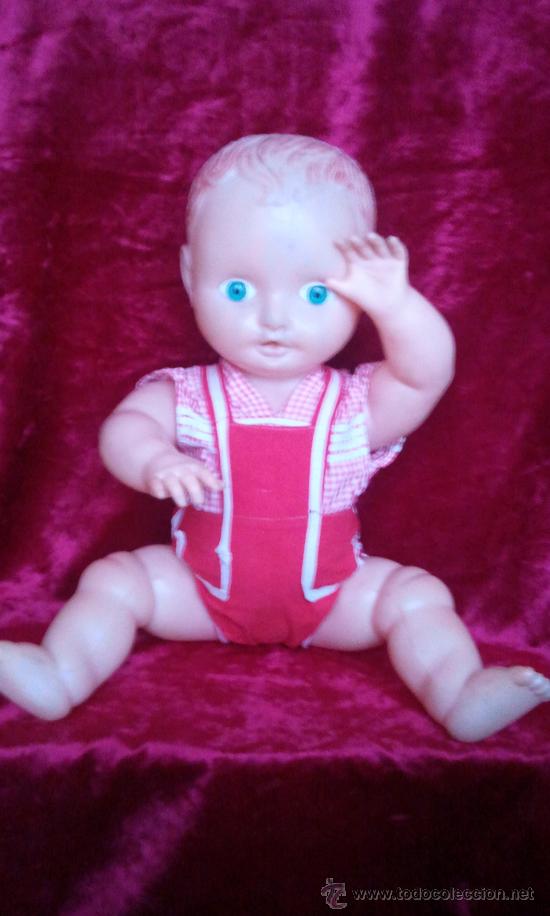 Mu&ntilde;ecas espa&ntilde;olas modernas: Mu&ntilde;eco de pl&aacute;stico con ropa roja antiguo celuloide - Foto 2