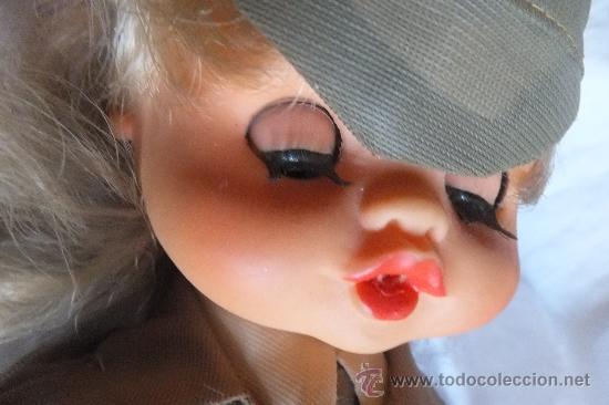 Mu&ntilde;ecas espa&ntilde;olas modernas: Mu&ntilde;eca con uniforme militar y gorra - Foto 1