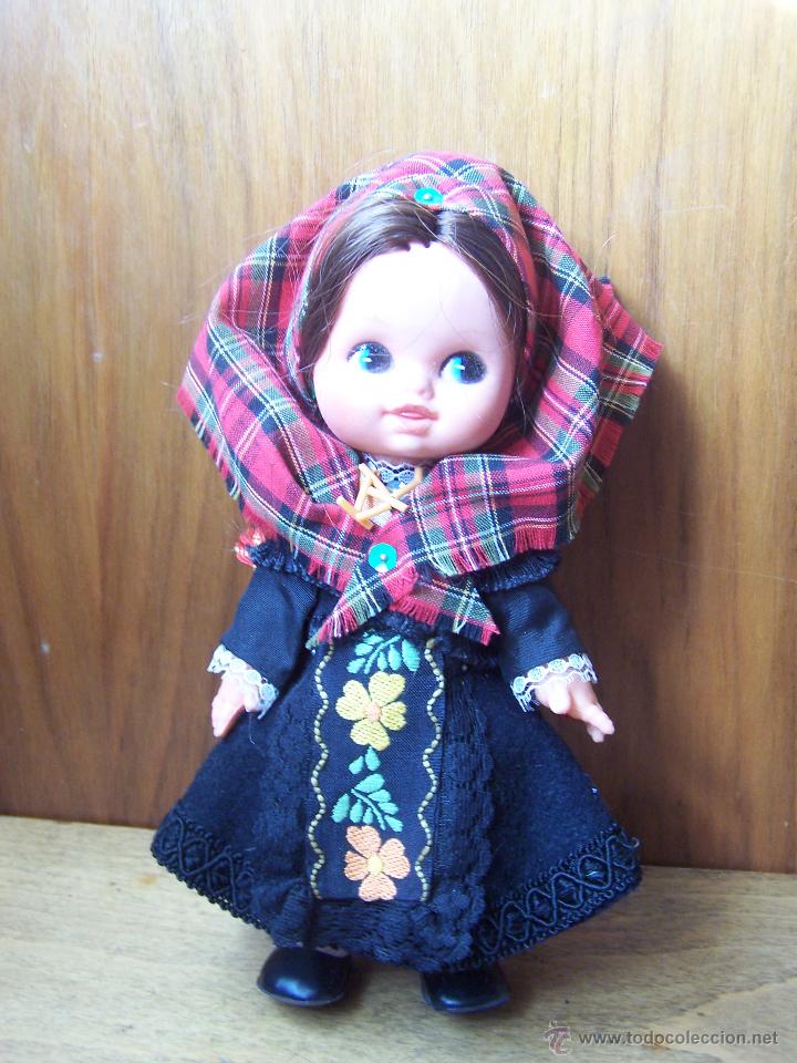 Mu&ntilde;ecas espa&ntilde;olas modernas: Mu&ntilde;eca con traje regional - Foto 1