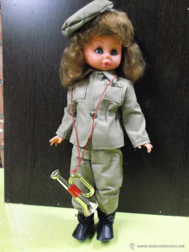 Mu&ntilde;ecas espa&ntilde;olas modernas: Mu&ntilde;eca ataviada con uniforme militar - Foto 1