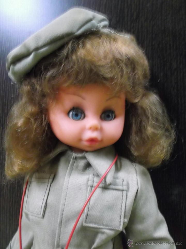 Mu&ntilde;ecas espa&ntilde;olas modernas: Mu&ntilde;eca ataviada con uniforme militar - Foto 2