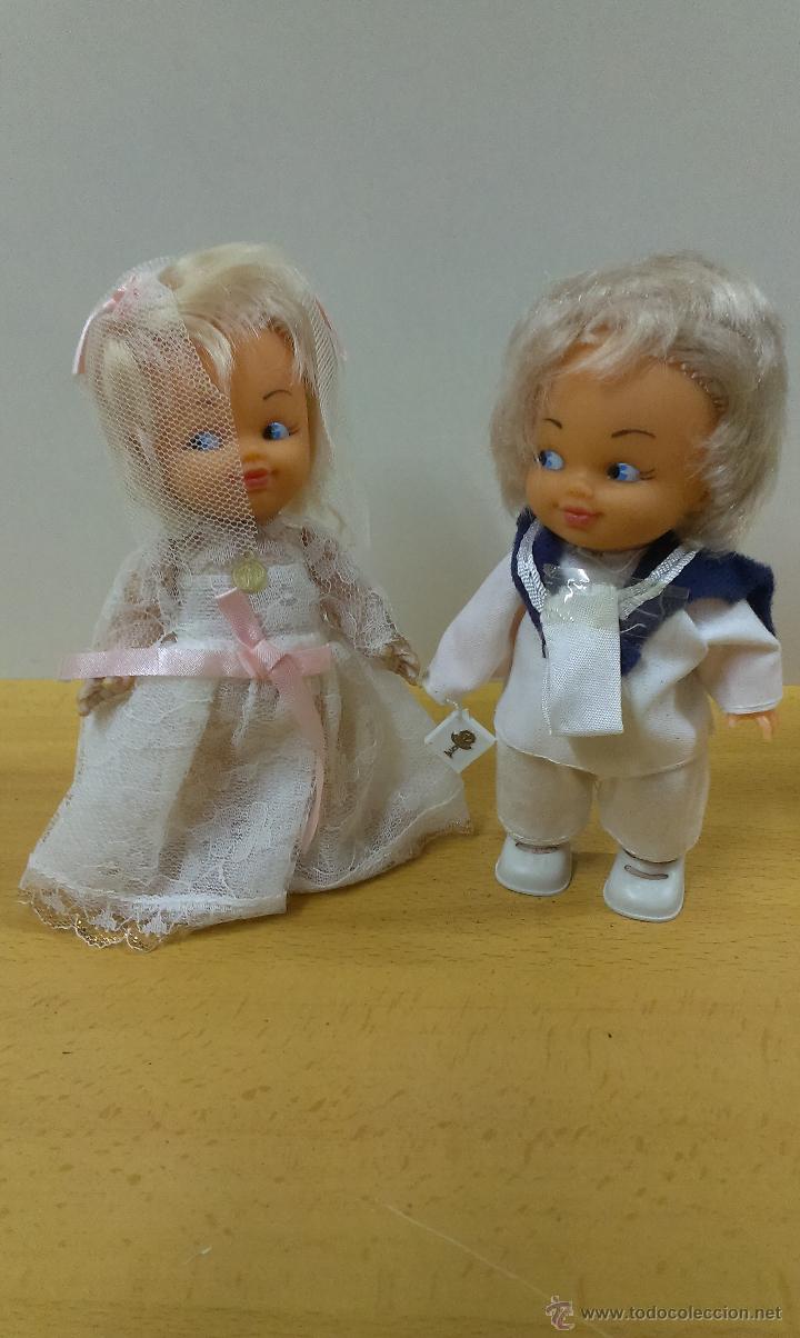 Mu&ntilde;ecas espa&ntilde;olas modernas: PAREJA DE MU&Ntilde;ECOS VESTIDOS DE COMUNION - Foto 1