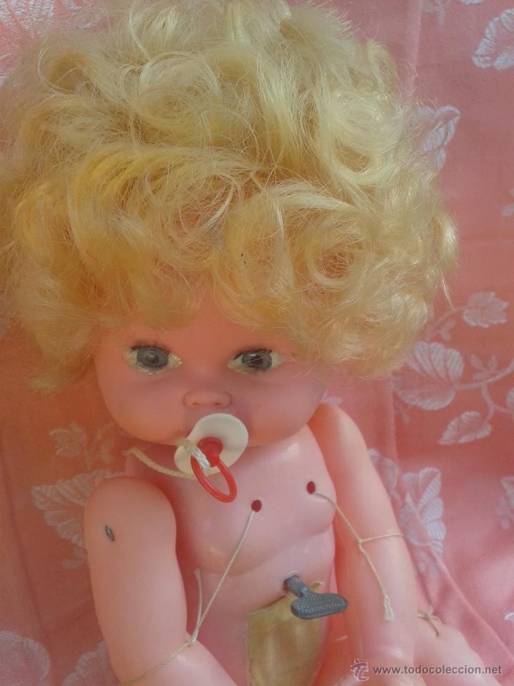 Mu&ntilde;ecas Espa&ntilde;olas Modernas: Mu&ntilde;eca con mecan&iacute;smo a cuerda a&ntilde;os 70 de Esvi con chupete Mu&ntilde;ecas vivientes?