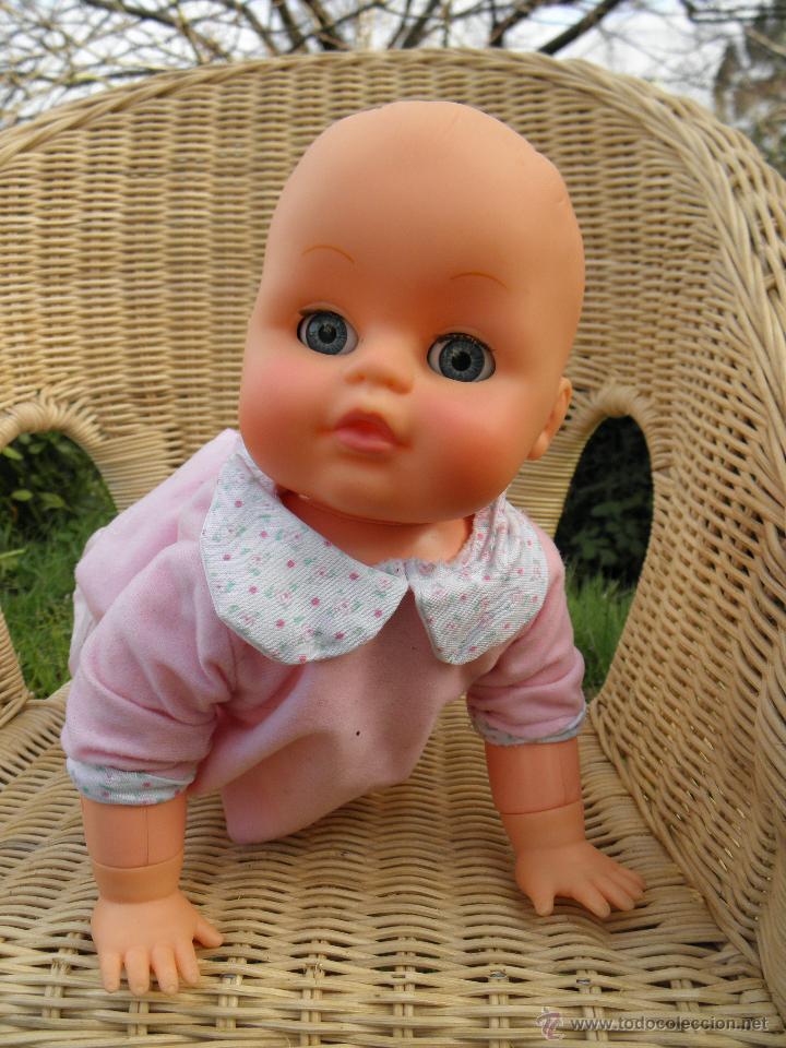 Bambole Spagnole Moderne: Antiguo mu&ntilde;eco beb&eacute; gateando de 22 x 32 cm