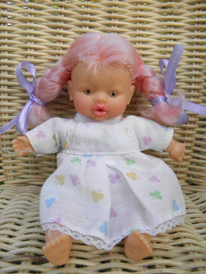 Mu&ntilde;ecas Espa&ntilde;olas Modernas: Antigua mu&ntilde;eca Mini Beb&eacute; con pelo largo rosa, de b.b. de 18 cm