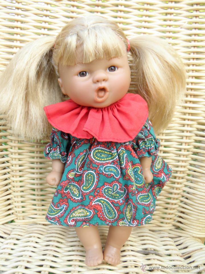 Mu&ntilde;ecas Espa&ntilde;olas Modernas: Antigua mu&ntilde;eca gestitos bostezando, de 19 cm