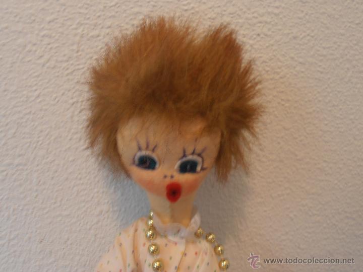 Mu&ntilde;ecas espa&ntilde;olas modernas: MU&Ntilde;ECA DE FIELTRO CON CESTA DE FLORES - Foto 2