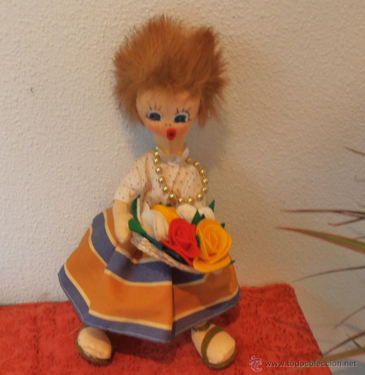 Mu&ntilde;ecas espa&ntilde;olas modernas: MU&Ntilde;ECA DE FIELTRO CON CESTA DE FLORES - Foto 4