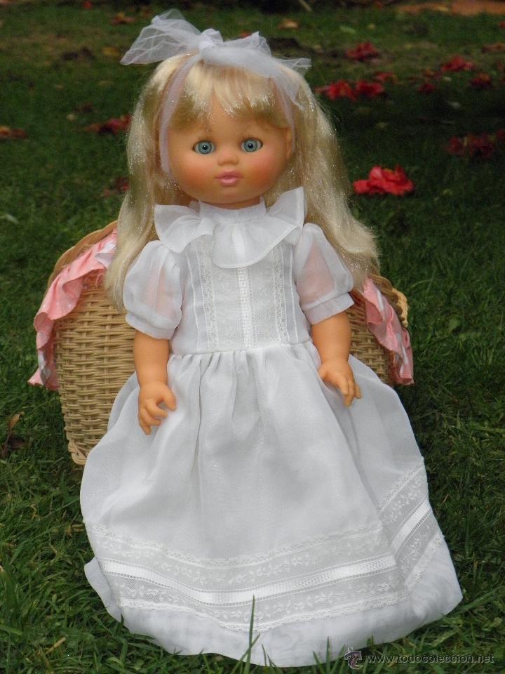 Mu&ntilde;ecas Espa&ntilde;olas Modernas: Antigua mu&ntilde;eca Victoria de Jumaco, con vestido de comuni&oacute;n