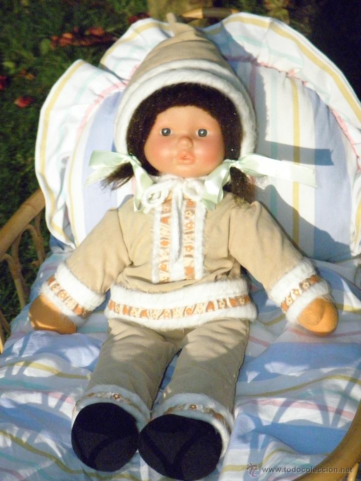 Mu&ntilde;ecas espa&ntilde;olas modernas: Mu&ntilde;eca antigua esquimal de 47 cm - Foto 1