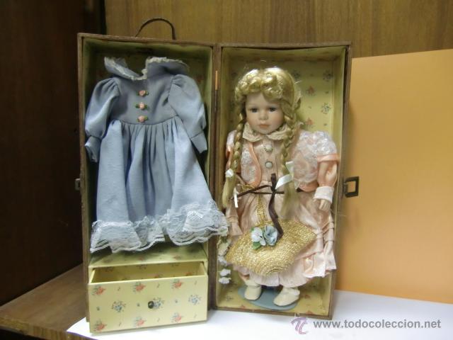 Mu&ntilde;ecas espa&ntilde;olas modernas: Mu&ntilde;eca con vestidos y caja - Foto 2
