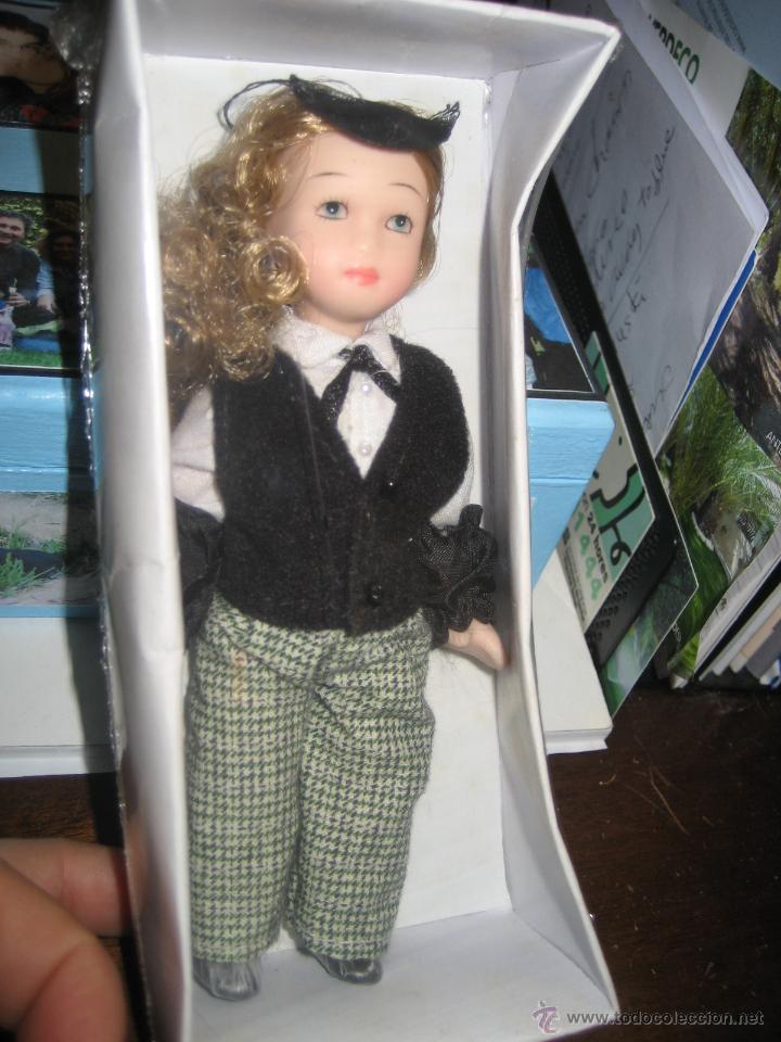 Mu&ntilde;ecas espa&ntilde;olas modernas: MU&Ntilde;ECA DE PORCELANA 7, FUNCIONARIA - Foto 1