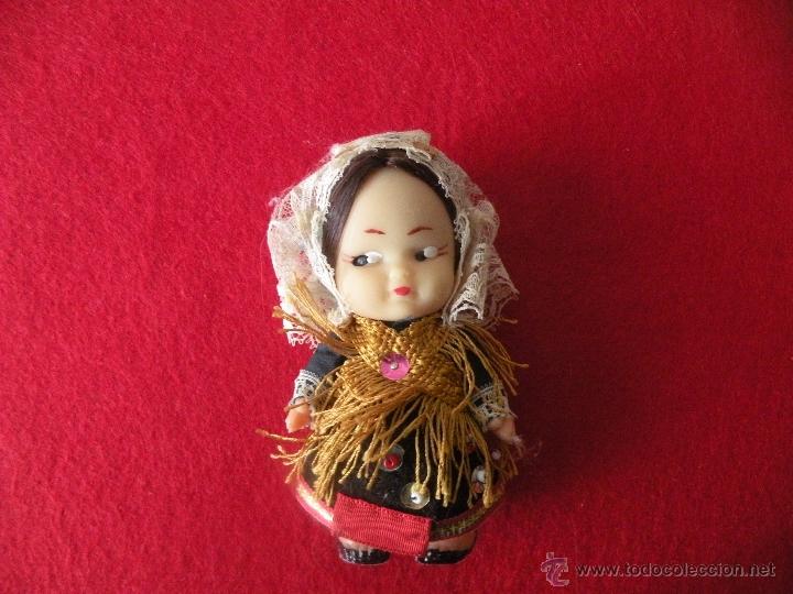 Mu&ntilde;ecas espa&ntilde;olas modernas: Mu&ntilde;eca con traje regional - Foto 1