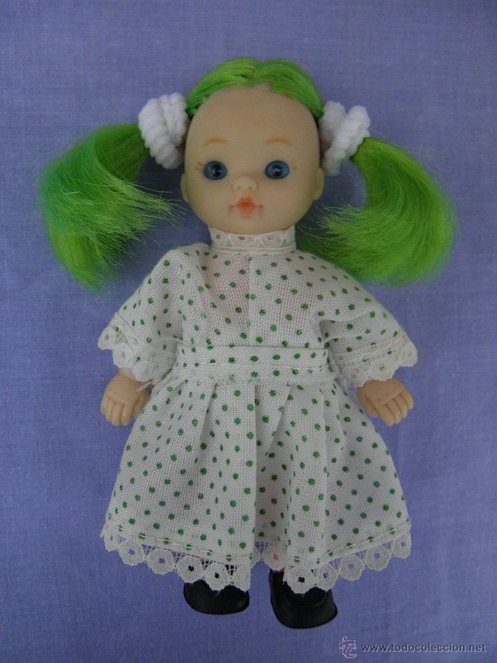 Poup&eacute;es Espagnoles Modernes: Antigua mu&ntilde;eca Cami de b.b. muy rara con el pelo verde, de 11 cm