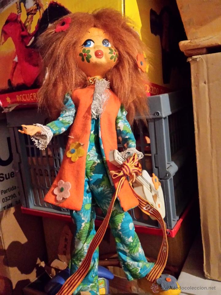 Mu&ntilde;ecas espa&ntilde;olas modernas: MU&Ntilde;ECA DE FIELTRO HIPPIE 1970 - Foto 1