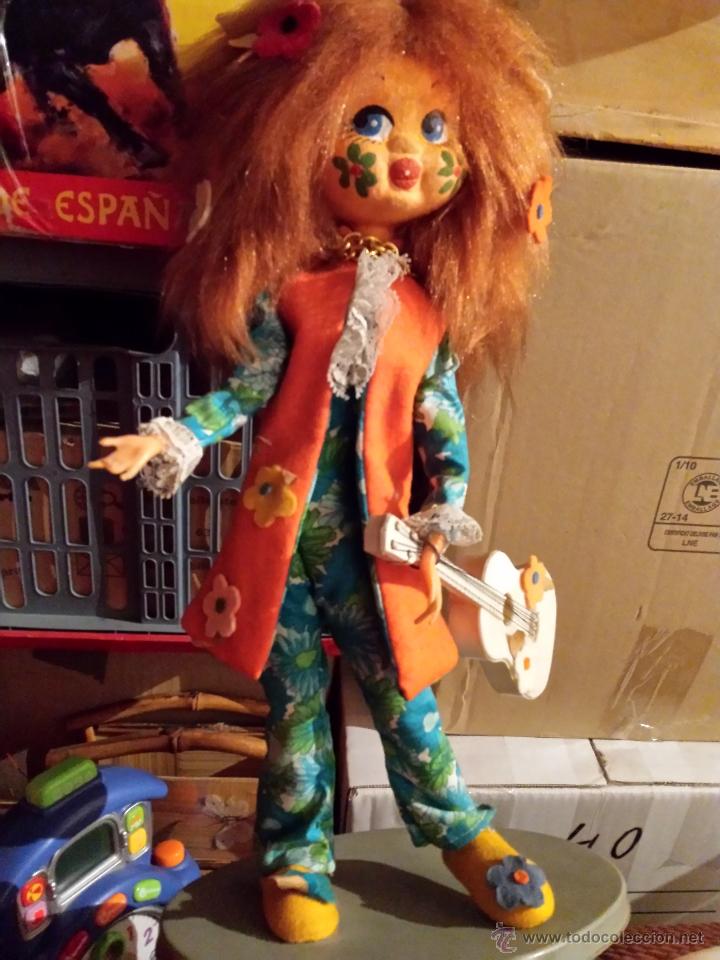 Mu&ntilde;ecas espa&ntilde;olas modernas: MU&Ntilde;ECA DE FIELTRO HIPPIE 1970 - Foto 2