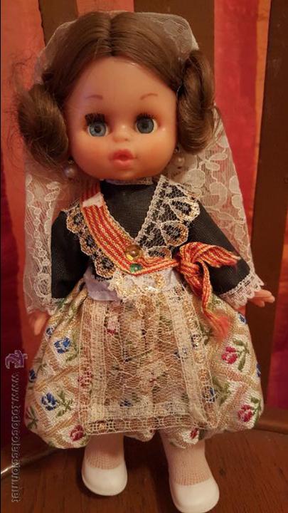Mu&ntilde;ecas espa&ntilde;olas modernas: Mu&ntilde;eca con traje regional, 23cm aprox. - Foto 1