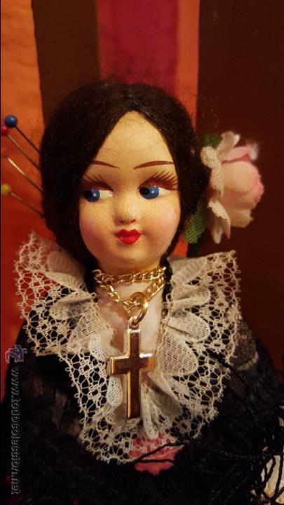 Mu&ntilde;ecas espa&ntilde;olas modernas: mu&ntilde;eca con vestido tradicional y cruz - Foto 4