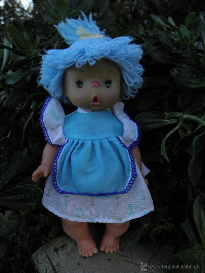 Mu&ntilde;ecas Espa&ntilde;olas Modernas: Mu&ntilde;eca antigua Dulce de Majber de 29 cm, pelo de lana azul