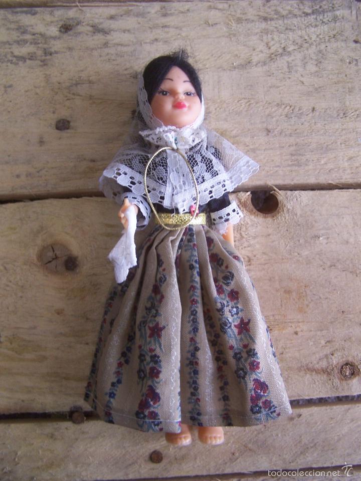 Mu&ntilde;ecas espa&ntilde;olas modernas: mu&ntilde;eca con traje regional, Mallorca. - Foto 1