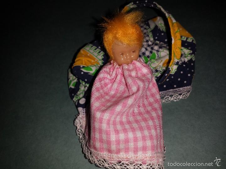 Mu&ntilde;ecas espa&ntilde;olas modernas: MU&Ntilde;ECO BEBE CON CANASTILLA - Foto 1