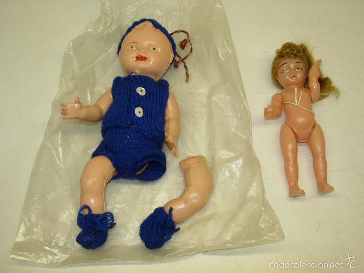Mu&ntilde;ecas espa&ntilde;olas modernas: Lote 2 mu&ntilde;ecas,baratijas, kiosko - Foto 1