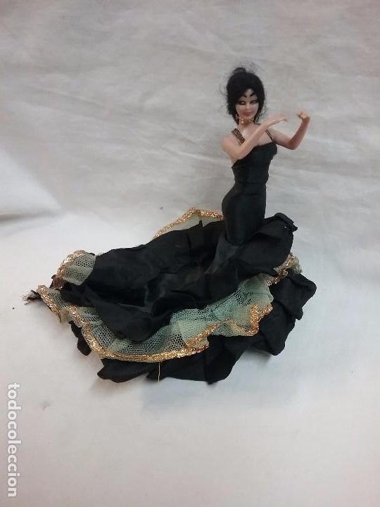 Mu&ntilde;ecas Espa&ntilde;olas Modernas: ANTIGUA MU&Ntilde;ECA SEVILLANA ARTICULADA MU&Ntilde;ECAS MAR&Iacute;N ?