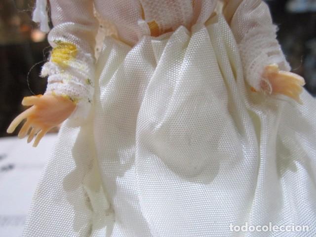Mu&ntilde;ecas espa&ntilde;olas modernas: Peque&ntilde;a mu&ntilde;eca de celuloide, con vestido de novia. - Foto 3