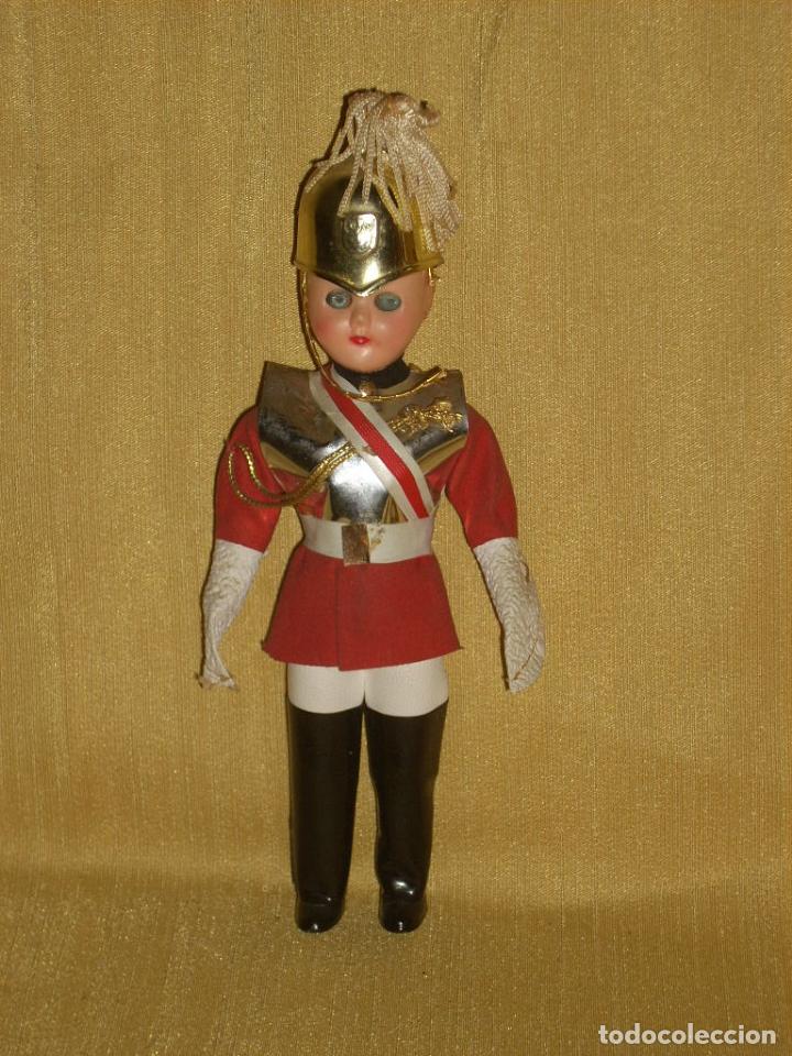 Mu&ntilde;ecas espa&ntilde;olas modernas: Mu&ntilde;eco soldado, de poliestireno - Foto 1