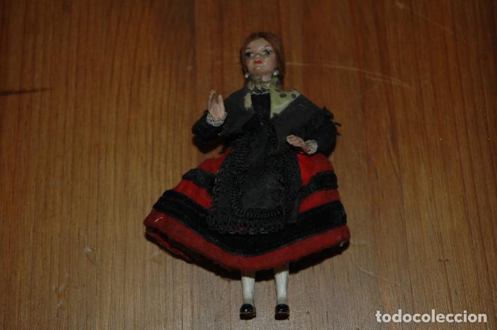 Mu&ntilde;ecas espa&ntilde;olas modernas: MINI MU&Ntilde;ECA ASTURIANA DE MADERA - Foto 1