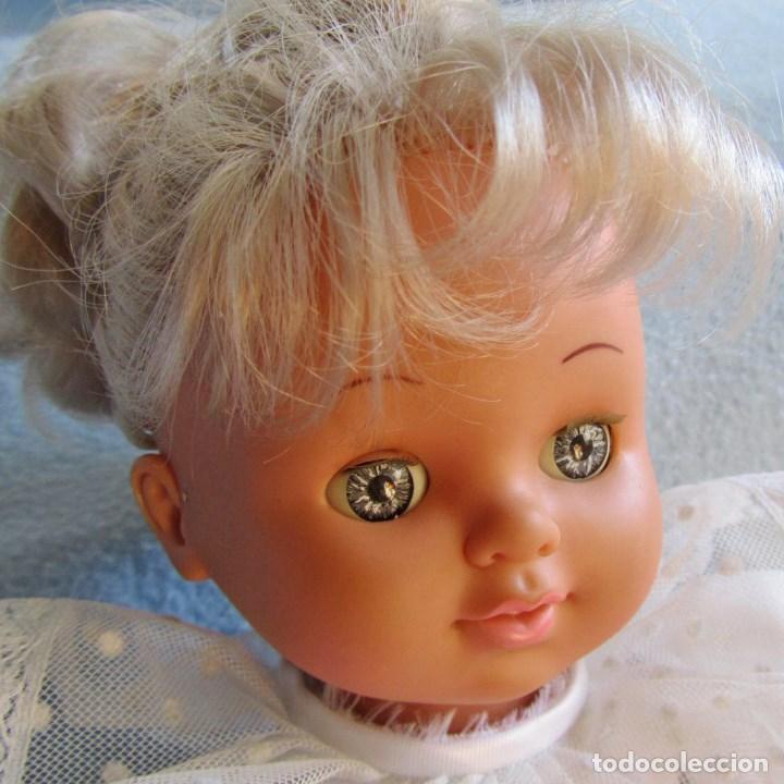 Mu&ntilde;ecas espa&ntilde;olas modernas: Mu&ntilde;eca habladora BB comuni&oacute;n funcionando - Foto 1