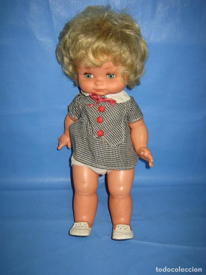Mu&ntilde;ecas espa&ntilde;olas modernas: Antigua Mu&ntilde;eca pl&aacute;stico r&iacute;gido. Mide 34 cm - Foto 1