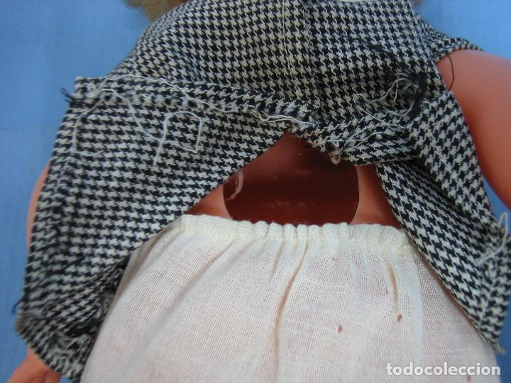 Mu&ntilde;ecas espa&ntilde;olas modernas: Antigua Mu&ntilde;eca pl&aacute;stico r&iacute;gido. Mide 34 cm - Foto 4