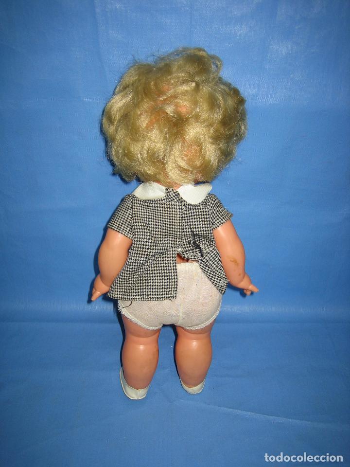 Mu&ntilde;ecas espa&ntilde;olas modernas: Antigua Mu&ntilde;eca pl&aacute;stico r&iacute;gido. Mide 34 cm - Foto 5