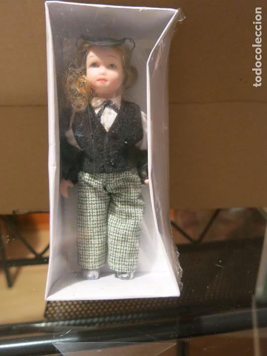 Mu&ntilde;ecas espa&ntilde;olas modernas: MU&Ntilde;ECA DE PORCELANA 7, FUNCIONARIA - Foto 2